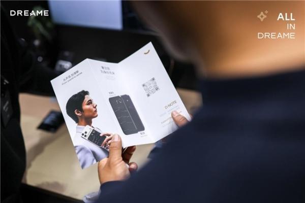 追觅 D・Note AI 录音名片亮相AWE 以硬核技术打造随身智能办公新体验 