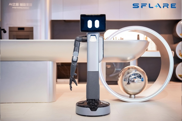 AWE现场观察 | 具身智能新方向:星炽动力如何让机器人率先敲开家门? 