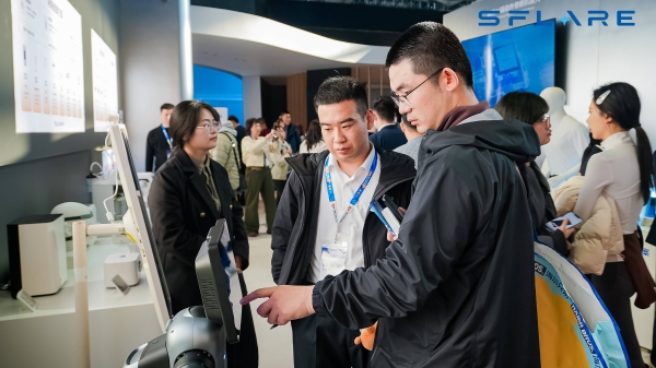 AWE现场观察 | 具身智能新方向:星炽动力如何让机器人率先敲开家门? 