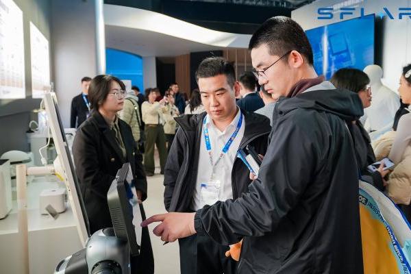 AWE现场观察 | 具身智能新方向:星炽动力如何让机器人率先敲开家门? 