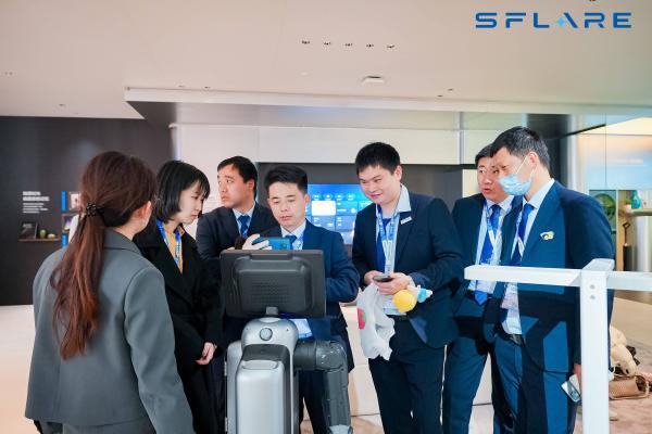 AWE现场观察 | 具身智能新方向:星炽动力如何让机器人率先敲开家门? 