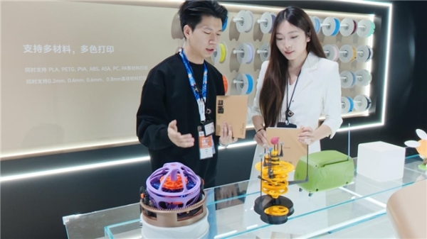 追觅3D打印机X300 AWE首秀：智能化、12喷嘴、36色，全球首款！ 