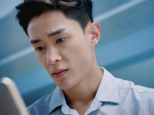 新加坡电视剧《迷茫又无惧的我们》播出邓伟徳演绎“问题老师” 