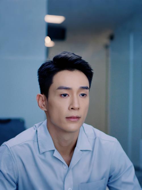 新加坡电视剧《迷茫又无惧的我们》播出邓伟徳演绎“问题老师” 