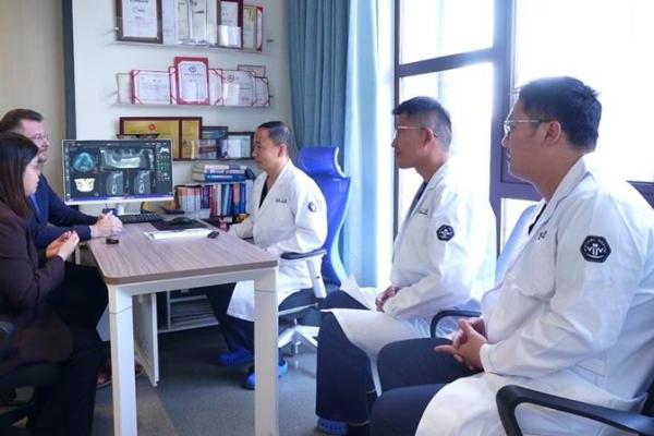 上海种植牙技术哪家强？鼎植口腔|上海国际专家工作室成立 德国LAC植体发布 