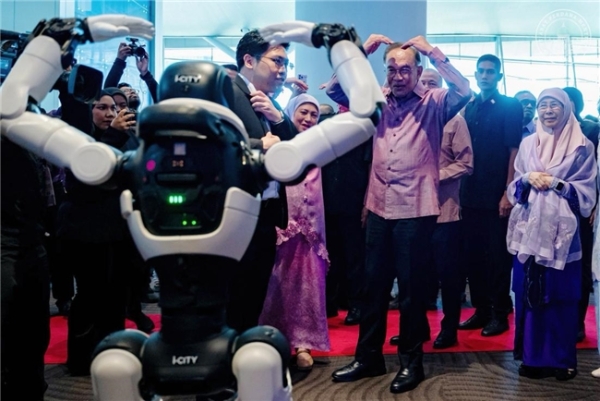 智元“圈粉”多国政要，展现中国科技全球竞争力 