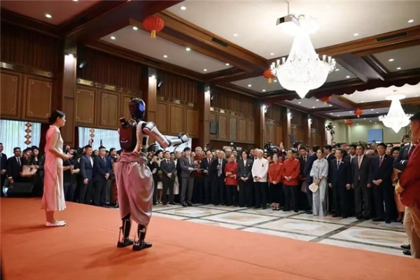 智元“圈粉”多国政要，展现中国科技全球竞争力 