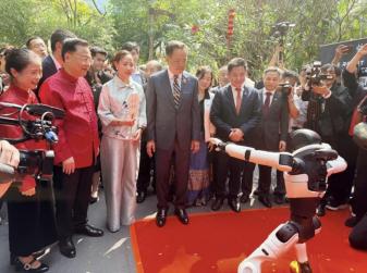 智元“圈粉”多国政要，展现中国科技全球竞争力 