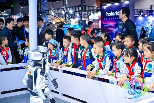 首届北京国际科幻与未来产业博览会盛大启幕 | 锚定“十五五”未来产业布局，以科幻创新与未来科技融合构筑高质量发展新支点