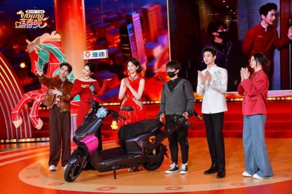 雅迪冠能白鲨Ⅱ实测：智能已超头部，只是你还不知道 