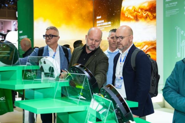 iRobot荣获AWE2026艾普兰创新奖 三十余载技术积淀引领行业新征程 