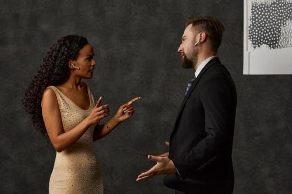 无惧噪音干扰时空壶W4骨声纹技术解锁户外跨语言交流新体验 