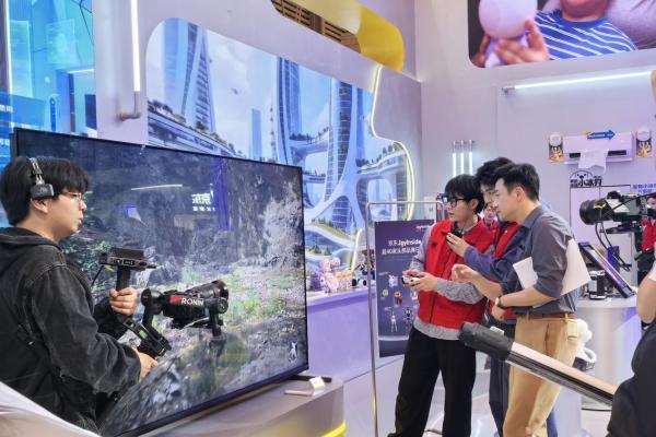 反向定制加码业态升级 京东AWE展示“闪电新品”首发成果