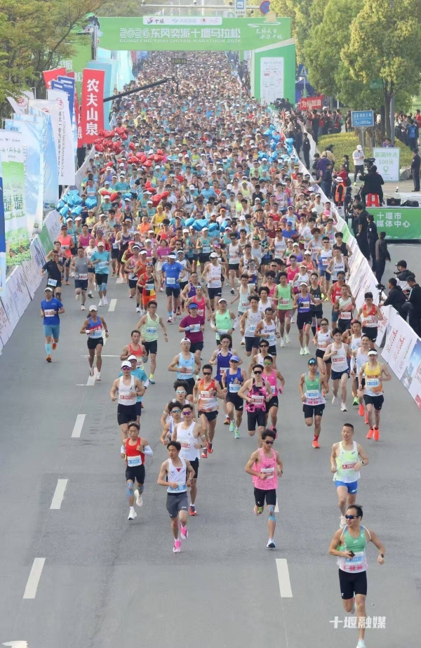 硬核双车亮相堰马！东风商用车两大主力车型领跑物流运输新赛道 