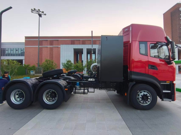 硬核双车亮相堰马！东风商用车两大主力车型领跑物流运输新赛道 