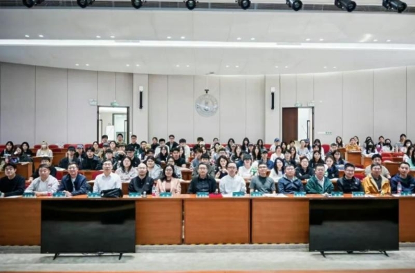 纹艺觉醒·牧绘北疆丨千年舟花色设计大赛走进内蒙古师范大学，共话草原家居新未来 