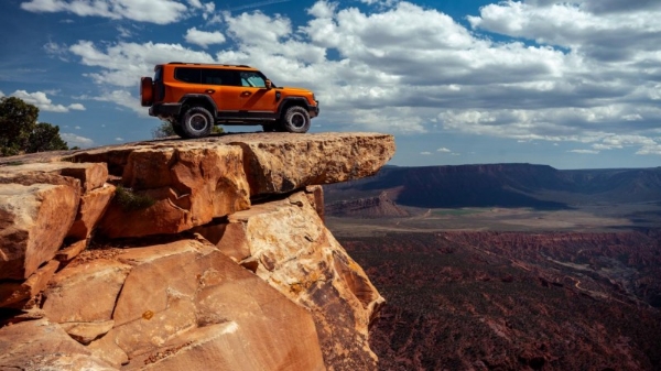 文化出海向：东方越野对话世界 纵横G700亮相摩押60周年 