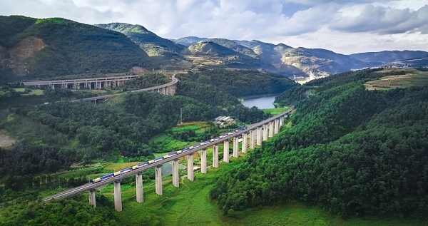 澜湄号跨境专列与精品自驾西沙邮轮，中旅定义"五一"旅行新范式 