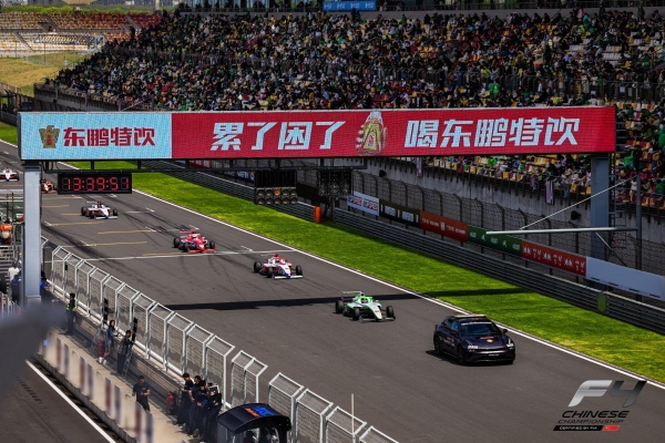 2026赛季热血启幕，东鹏特饮连续第二年冠名国际汽联 F4 中国锦标赛 