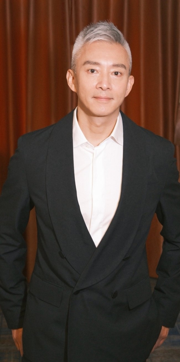 亚宁携《同忆首歌》回归！全家青春，一首就够 