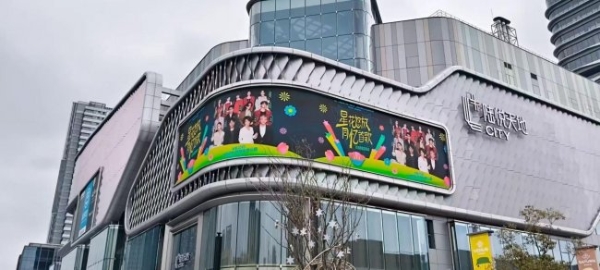 亚宁携《同忆首歌》回归！全家青春，一首就够 