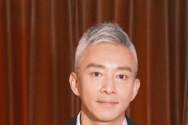 亚宁携《同忆首歌》回归！全家青春，一首就够 