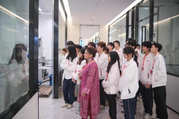 慕思股份：以睡眠科技为钥开启工业研学新维度 