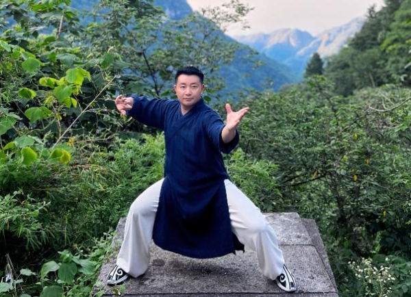 河洛快闪尽展太极气韵，头部在线太极课程简橙凭借金牌师资团队深耕太极教学领域 