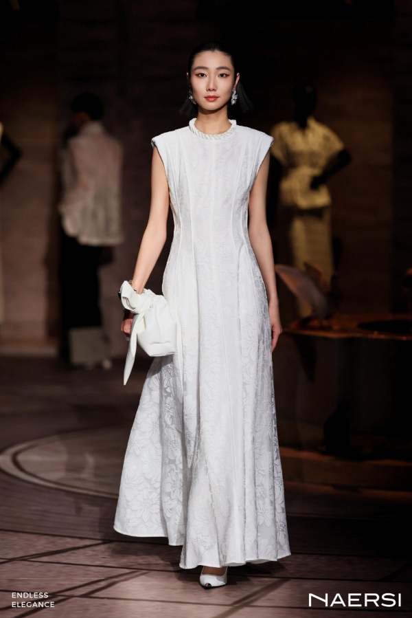 NAERSI官宣升级国际轻奢品牌——一场大秀背后的经营理念跃迁 