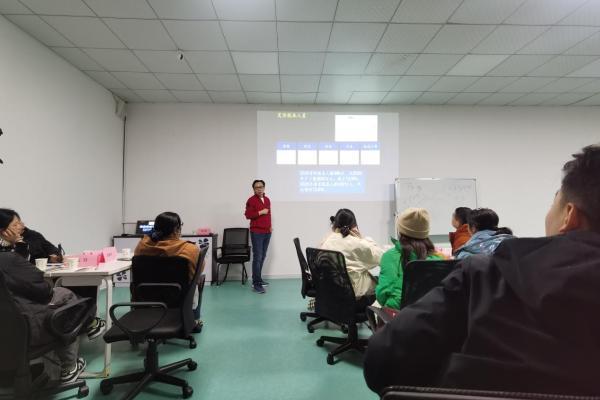 上海佬街佬味品牌以月度表彰开启激励新篇：物质精神双轮驱动承包门店管理升级 