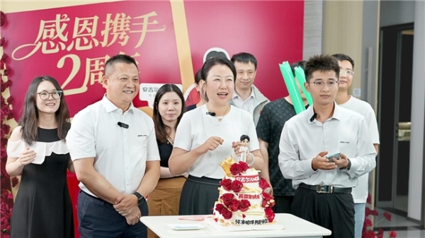 安吉尔携手肖战两周年，“纯净相伴 共赴长久”品牌专场直播圆满收官 