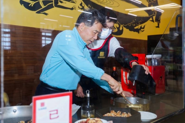 华润万家携手东阿阿胶溯源中国味，从乡土到万家让好物触手可及 