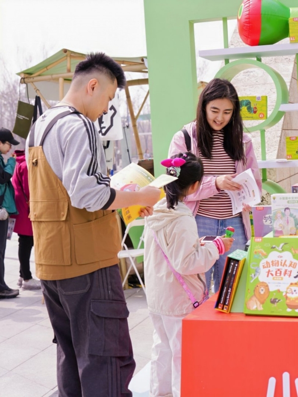 小彼恩亮相抖音“文字漫游计划”，共探AI时代阅读如何回归育人本质 