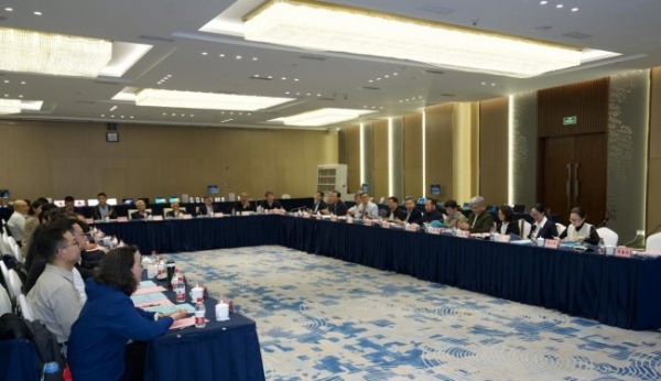 从技术突破到产业落地，维信诺 ViP 技术供货荣耀穿戴产品 