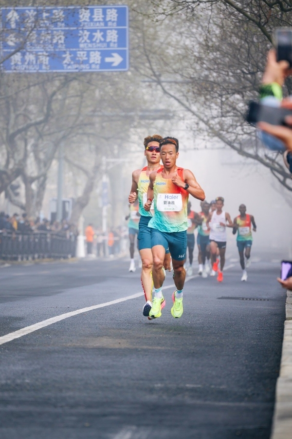 包揽多项冠军：361°燃爆2026青岛马拉松 