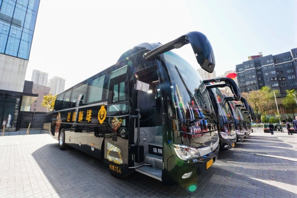 客浪兰州 品味城关|北汽福田欧辉交付兰州雄狮旅游“黑武士”定制大巴重磅启航 