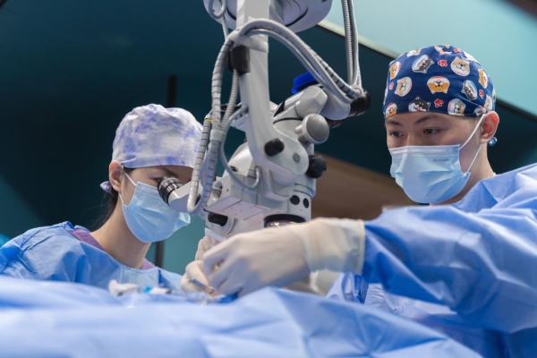 安安宠医上海汪汪小公馆分院成功救治猫罕见恶性青光眼 