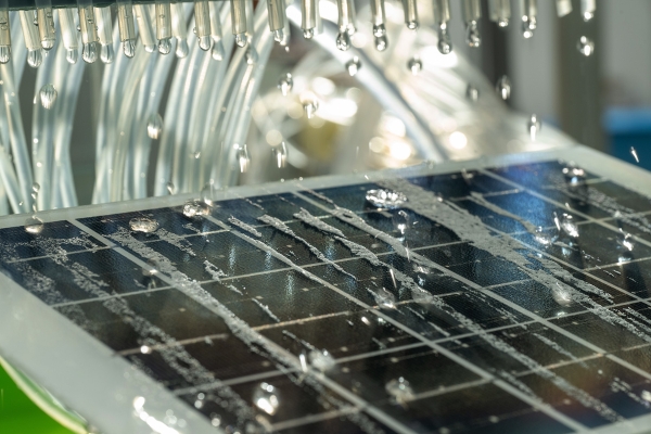 港城大以“液滴拖把”创新技术破解全球清洁能源与水资源双重挑战 