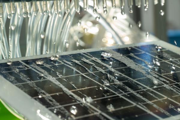 港城大以“液滴拖把”创新技术破解全球清洁能源与水资源双重挑战 