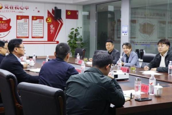 芜湖市湾沚区区委副书记、区长马荣率队走访芜湖爱果乐智能科技有限公司 