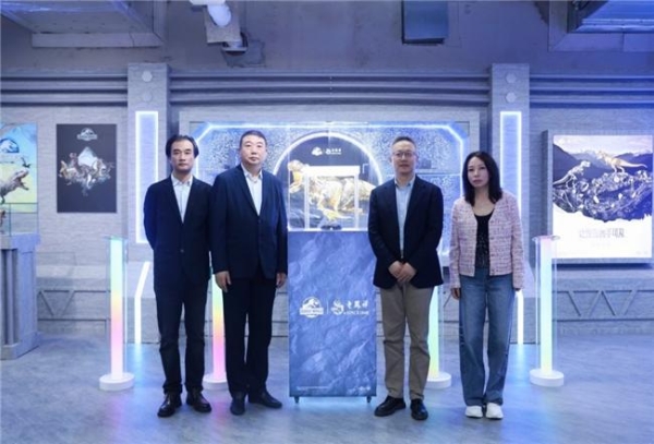 “老凤祥侏罗纪世界快闪” 现场！老凤祥侏罗纪世界联名首发 