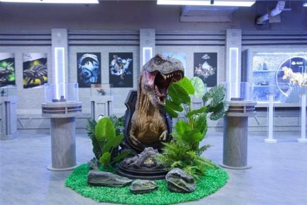 “老凤祥侏罗纪世界快闪” 现场！老凤祥侏罗纪世界联名首发 