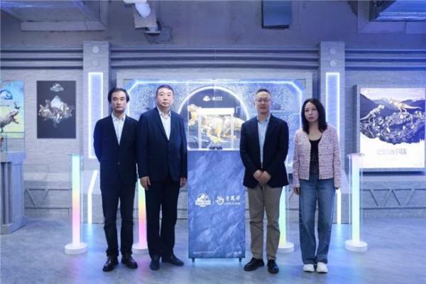 “老凤祥侏罗纪世界快闪” 现场！老凤祥侏罗纪世界联名首发 