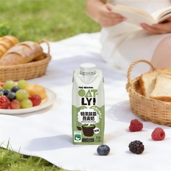 抹茶风潮持续升温，OATLY上新特浓抹茶燕麦奶 