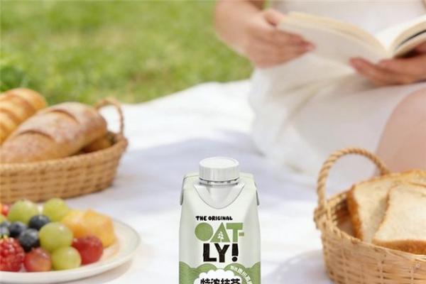 抹茶风潮持续升温，OATLY上新特浓抹茶燕麦奶 