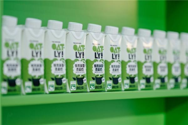 抹茶风潮持续升温，OATLY上新特浓抹茶燕麦奶 