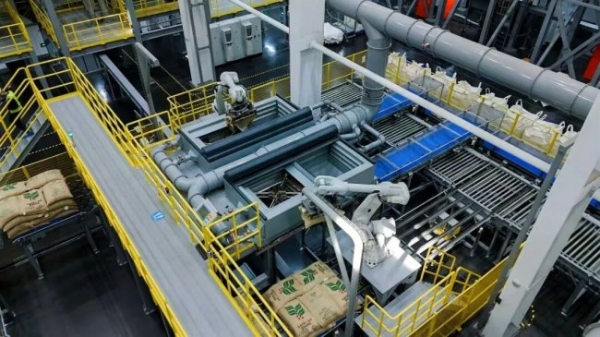 瑞幸在青岛上新了一杯「智造」咖啡，花了30亿 