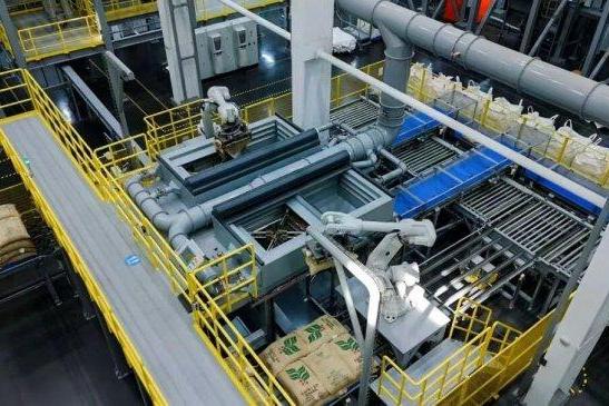 瑞幸在青岛上新了一杯「智造」咖啡，花了30亿 