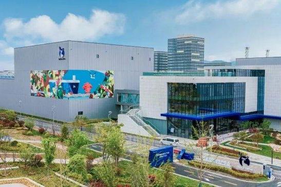 瑞幸在青岛上新了一杯「智造」咖啡，花了30亿 