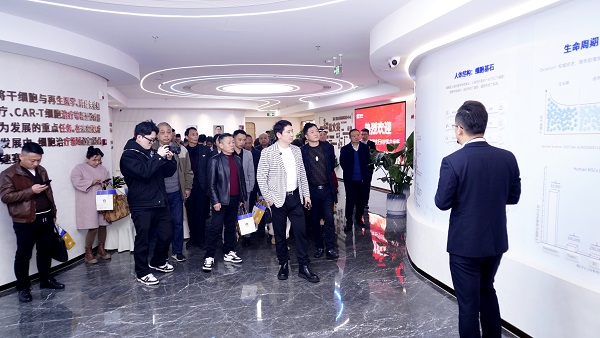 万百万博士率领盗龄医生大军不断创造新的奇迹，为人民福祉书写最新最美的华章 